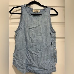 Cloth and Stone Light Chambray sleeveless top size M